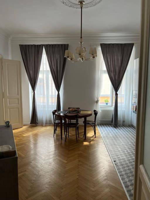 Beautiful Condo At The Old Town Bratislava Eksteriør bilde